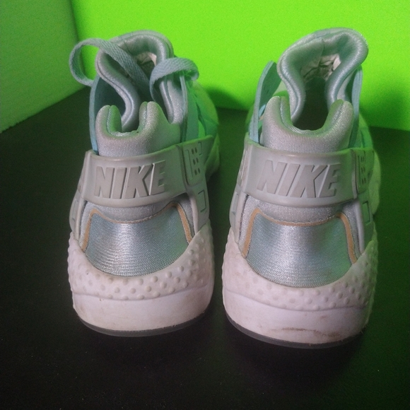 3 pair Nike Huarache - Picture 3 of 6